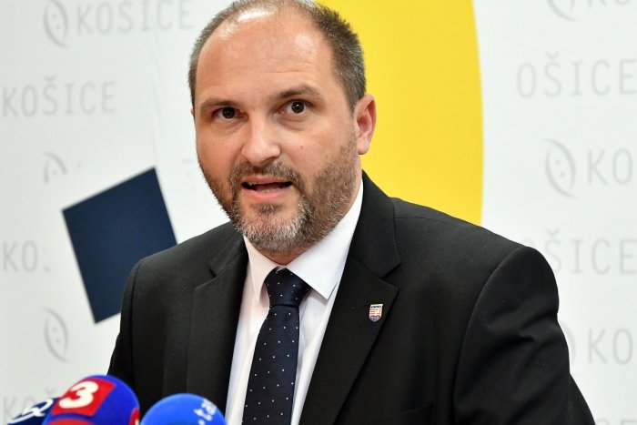 Ilustračný obrázok k článku Napriek kritike niektorých poslancov, primátor bude naďalej poberať zvýšený plat o 40 percent