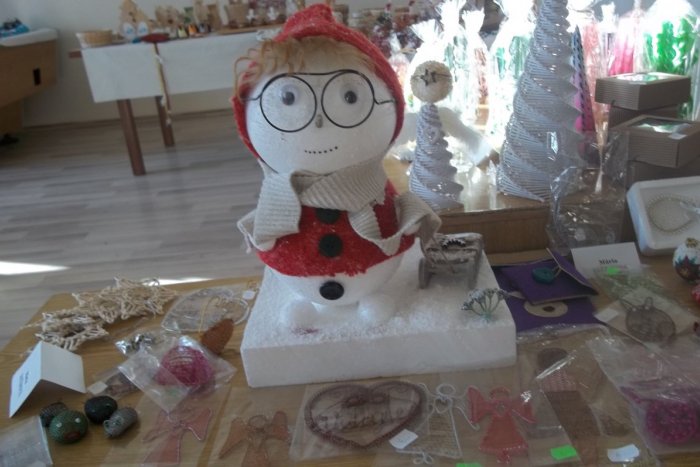 Ilustračný obrázok k článku Močenské klubistky očarili vianočnou výstavou: Prezentácia umu a fantázie, FOTO