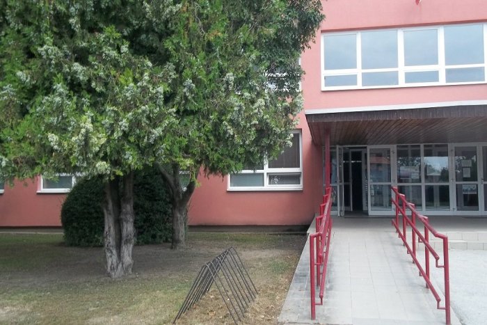 Ilustračný obrázok k článku Od tričiek až po ponožky v jednej farbe: Nápad zaujal žiakov aj učiteľov