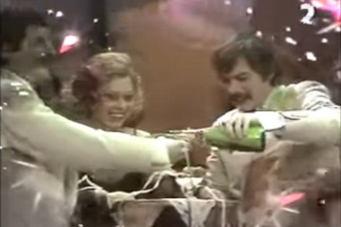 Ilustračný obrázok k článku Silvester za socíku: Ľudia neoslavovali na námestiach a ohňostroje neboli veľkolepé