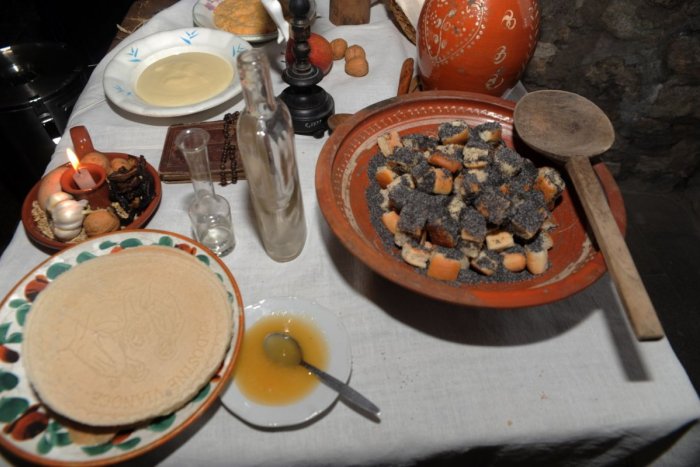 Ilustračný obrázok k článku Vylepšená KAPUSTNICA či čudná KOMBINÁCIA chutí: Dali by ste si NETRADIČNÉ vianočné jedlá?