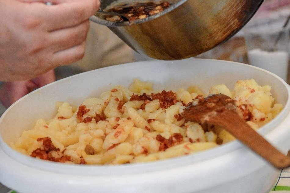 Ilustračný obrázok k článku Tradičná pochúťka zo Španej Doliny: Štiarc dokázal zasýtiť baníkov na celý deň, FOTO