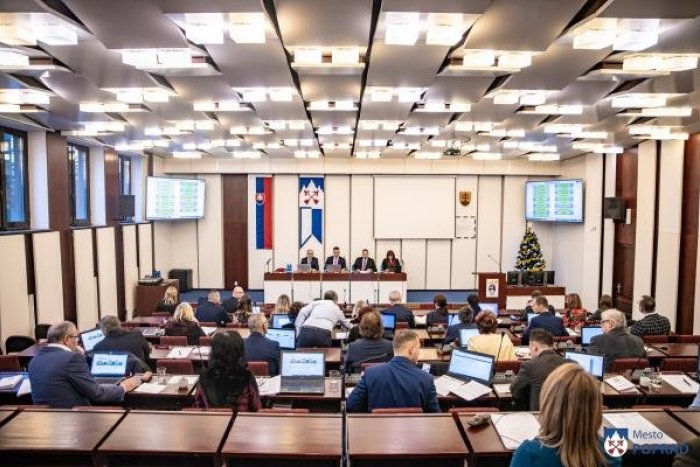 Ilustračný obrázok k článku Mesto chcelo predať dve budovy, zastupiteľstvo to odmietlo: Stručná reakcia radnice