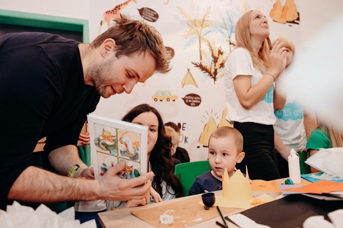 Ilustračný obrázok k článku Dobrovoľníci v žiarskej nemocnici: Rozveseliť malých pacientov prišiel aj Tomáš Bezdeda