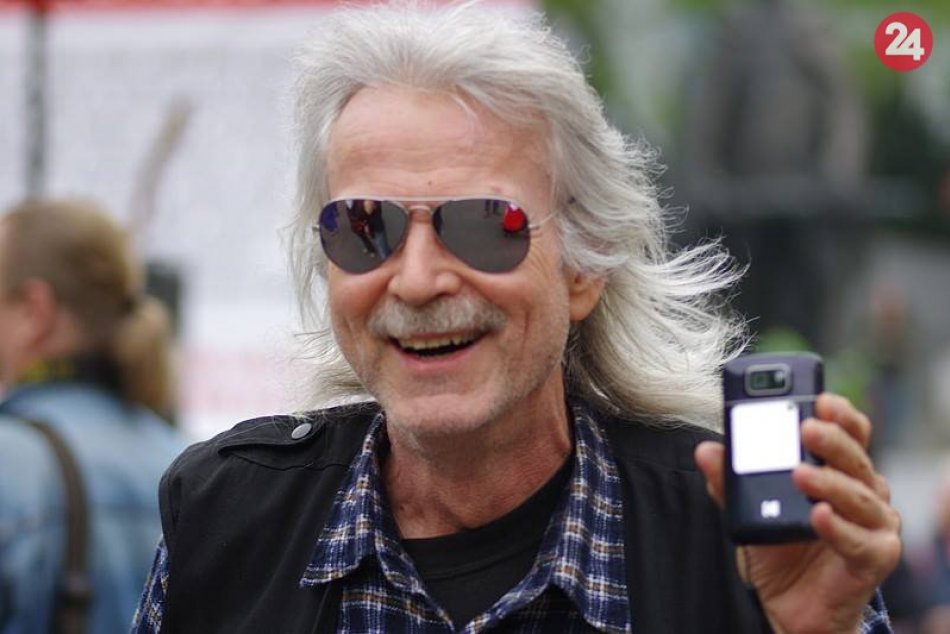 Ilustračný obrázok k článku Vasky skončil opäť v base. Čudný youtuber si koleduje o prísny trest