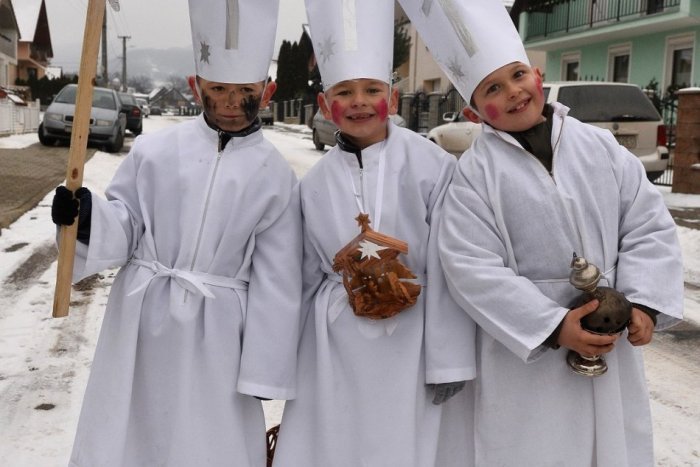 Ilustračný obrázok k článku Veľký vianočný KVÍZ: Čo viete o Tichej noci, magickom imele a koledách?