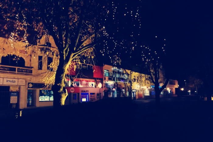 Ilustračný obrázok k článku Nepreseďte víkend doma v obývačke. Kde si môžete v Humennom vyraziť?