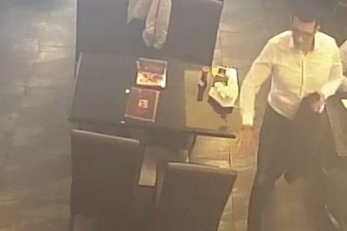 Ilustračný obrázok k článku Obed ho vyšiel pridraho. Z bundy na stoličke mu ukradli stovky eur