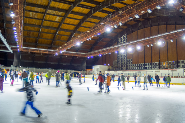 Ilustračný obrázok k článku Korčuliari majú smolu. Zimný štadión na Harmincovej zatvorili