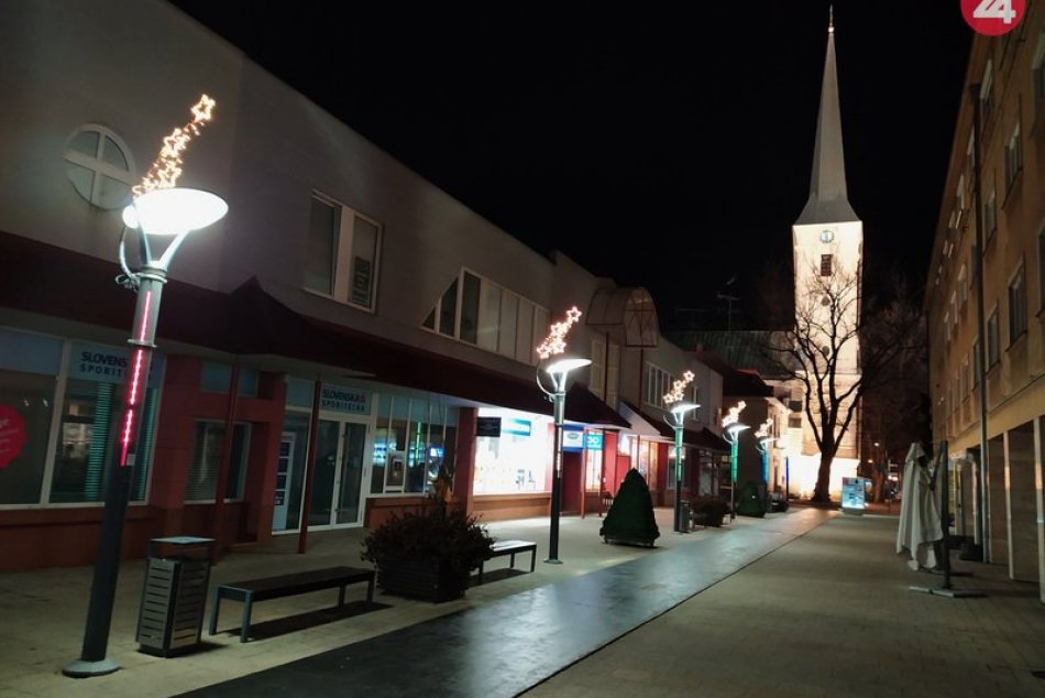 Ilustračný obrázok k článku Na korze v Zámkoch vymenili osvetlenie: Spestrili ho aj farebné led pásy