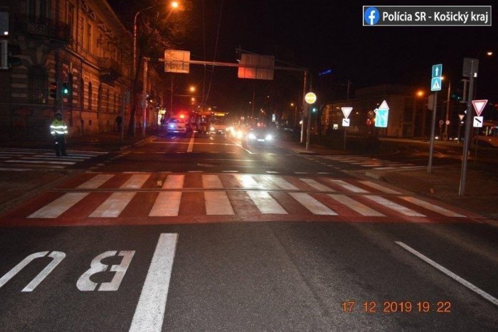 Ilustračný obrázok k článku Chodkyňa išla na červenú a mala aj „vypité,“ zrazilo ju auto