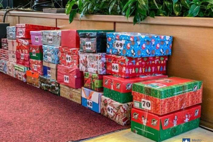 Ilustračný obrázok k článku Krásny čin: Popradské deti z rodín v hmotnej núdzi dostali vianočné balíčky