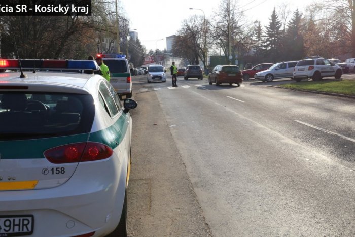 Ilustračný obrázok k článku V Trebišove auto zrazilo ženu na priechode pre chodcov, zraneniam podľahla