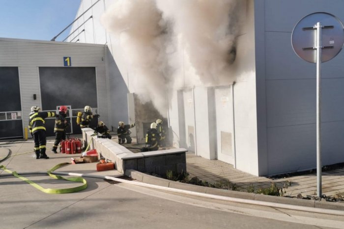 Ilustračný obrázok k článku Vo Volkswagene horelo, časť Devínskej Novej Vsi bola bez elektriny