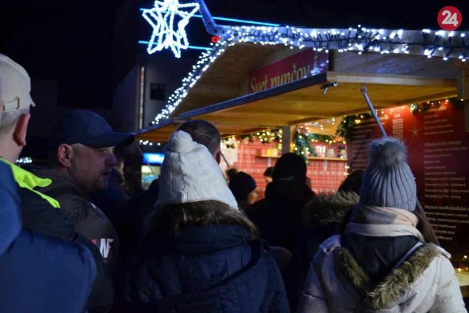 Ilustračný obrázok k článku S testom na punč či varené víno? Vianočné trhy v Nitre by mali byť v režime OTP