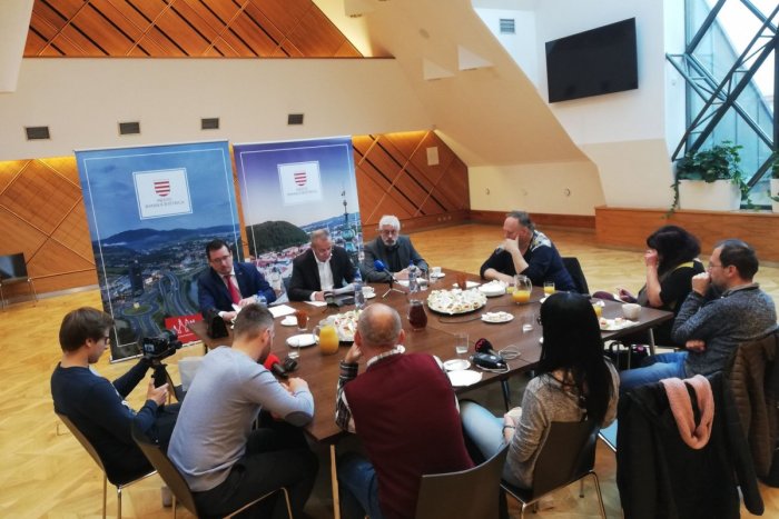 Ilustračný obrázok k článku Opravy ciest, schodísk aj lepšie podmienky pre cyklistov. Takto Nosko zhodnotil rok 2019