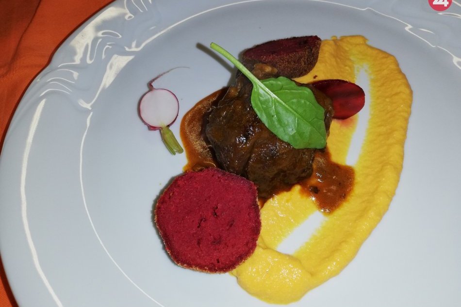 Ilustračný obrázok k článku Tip na silvestrovský obed či večeru: Urobte si bravčové líčka na červenom víne