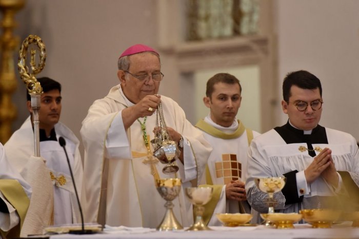 Ilustračný obrázok k článku Trnava zažije tradičnú polnočnú omšu v katedrále : Odslúži ju arcibiskup