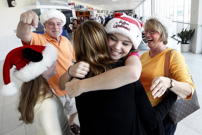 Ilustračný obrázok k článku SVET O SLOVENSKU: Dojemné vianočné zvítania na letisku