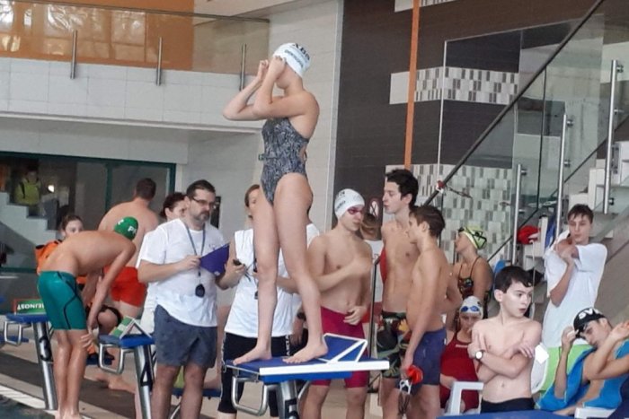 Ilustračný obrázok k článku Banskobystrickú plaveckú 24-hodinovku podporili tisíce ľudí. Padol aj nový slovenský rekord