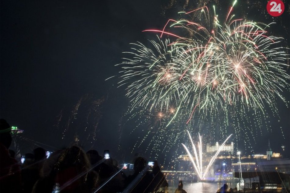 Ilustračný obrázok k článku Bratislava bude BEZ programu a OHŇOSTROJA. Budú vám novoročné oslavy chýbať?