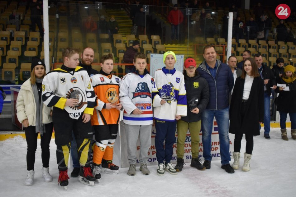 Ilustračný obrázok k článku Atraktívny turnaj na štadióne v Humennom: Svoj talent predviedli aj Humenské Levy, FOTO