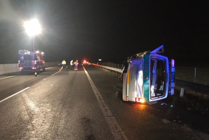 Ilustračný obrázok k článku Vážna nehoda na D1: Auto vpálilo do vozidla polície, cesta je uzavretá