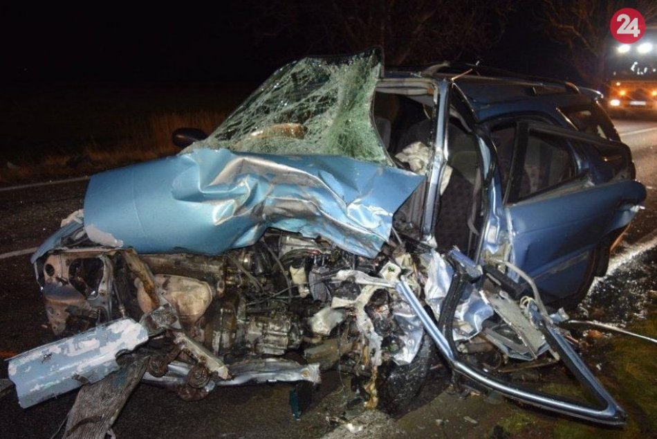 Ilustračný obrázok k článku Vážna dopravná nehoda: Čelná zrážka si vyžiadala dva životy