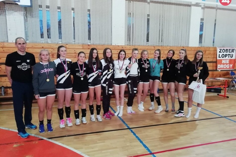 Ilustračný obrázok k článku Úspešný začiatok roka: Mladé novoveské volejbalistky sa stali víťazkami turnaja