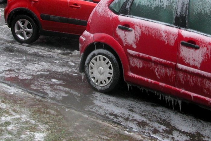 Ilustračný obrázok k článku Slovensko obalí ĽAD! Bude padať mrznúci dážď, ktorý PARALYZUJE niektoré regióny