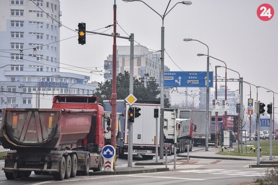 Ilustračný obrázok k článku Blokáda sa predlžuje. Na Rožňavskej čakajte obmedzenia