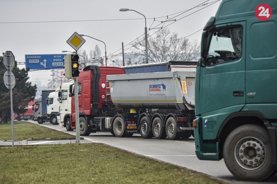 Ilustračný obrázok k článku ODTIAHNU ICH? Štrajk autodopravcov obmedzí dopravu aj cez víkend