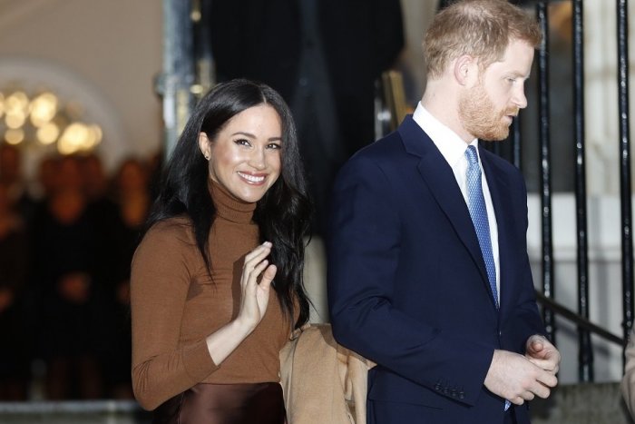 Ilustračný obrázok k článku Harry a Meghan chcú život bežných smrteľníkov. Dávajú zbohom kráľovskej rodine?