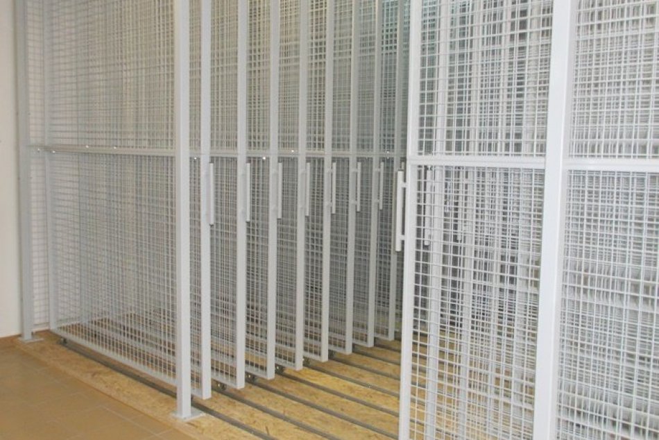 Ilustračný obrázok k článku Nový závesný systém v Baníckom múzeu lepšie ochráni výtvarné diela: FOTO