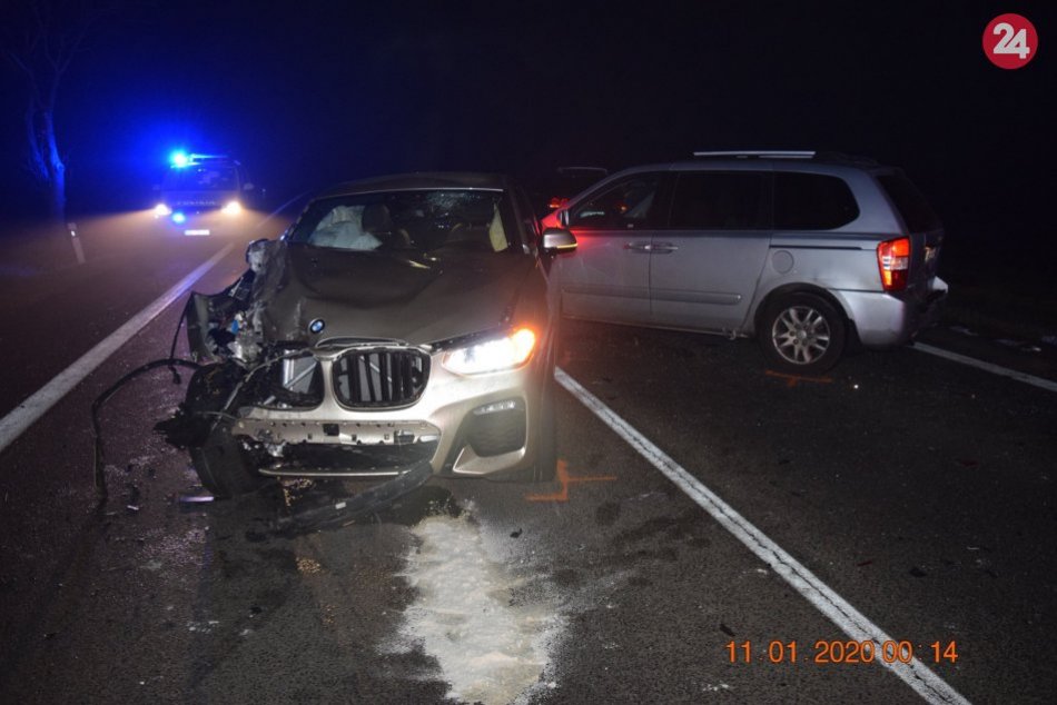 Ilustračný obrázok k článku Mladý muž (30) ostal zakliesnený medzi dvoma autami: Má doživotné následky, FOTO