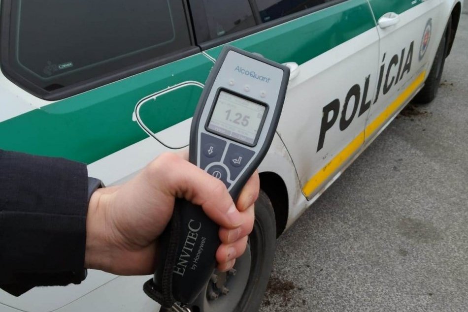 Ilustračný obrázok k článku Juraj (67) z okresu Trenčín je v kaši: Neodradil ho ani zadržaný vodičák, FOTO