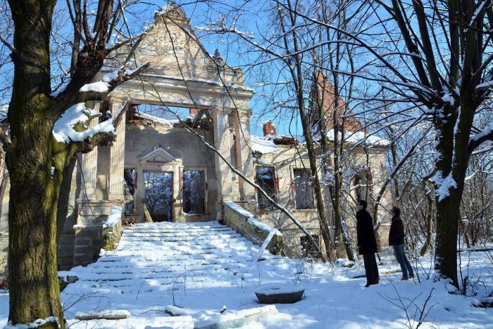 Ilustračný obrázok k článku Kaštieľ v Skároši je v dezolátnom stave, čo komplikuje jeho opravu?