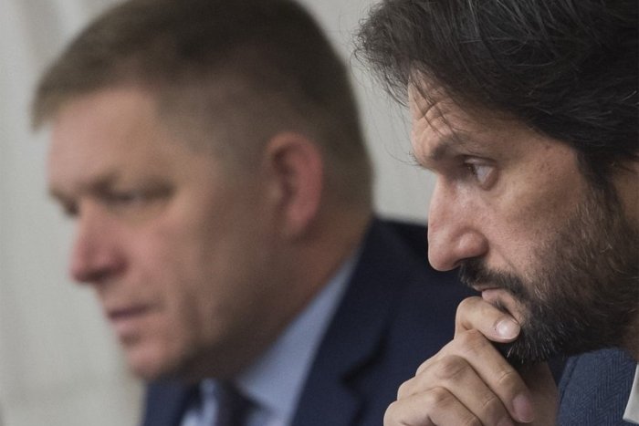 Ilustračný obrázok k článku Kaliňák je pripravený hájiť Fica pred súdom: Nech prezidentka podá žalobu, odkazuje