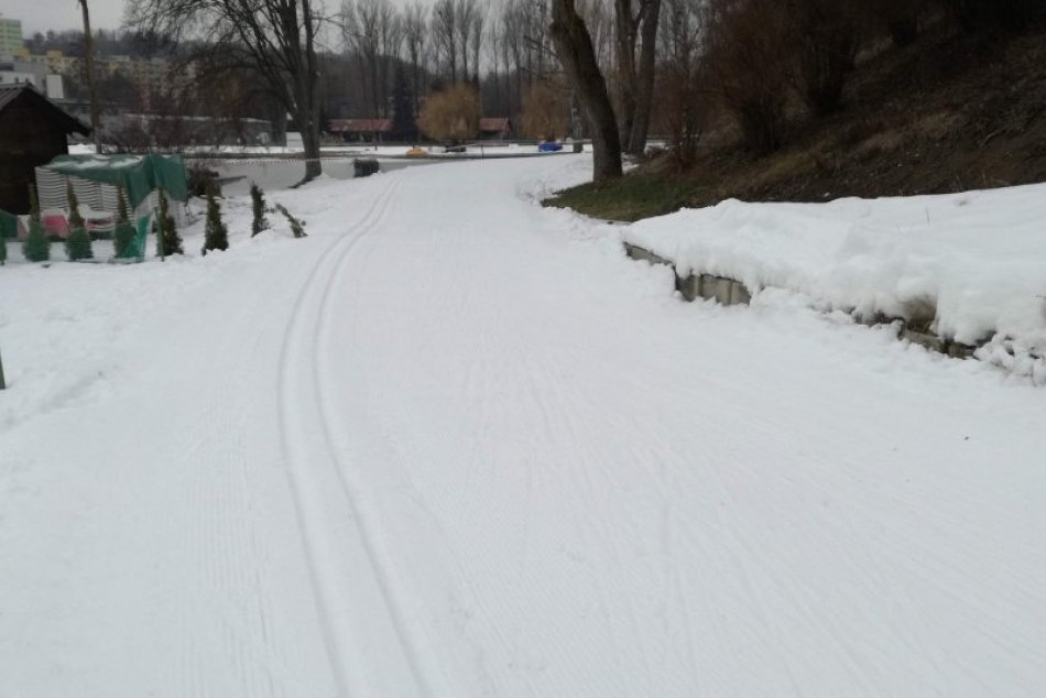 Ilustračný obrázok k článku Chýba vám sneh? Na bystrickom kúpalisku sú ideálne podmienky pre bežkárov, FOTO