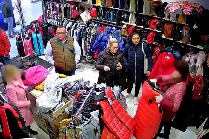 Ilustračný obrázok k článku Výzva žilinských policajtov: Hľadajú ľudí na fotkách, nepoznáte ich?