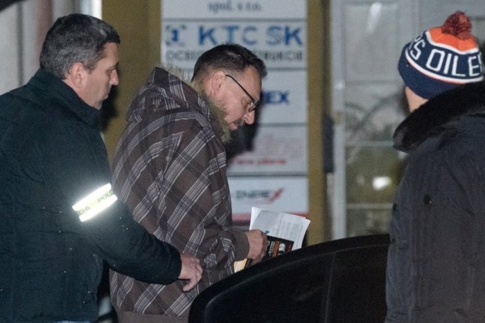 Ilustračný obrázok k článku Trnka vypovedal vyše ôsmich hodín. Z výsluchu ho odviezli do basy