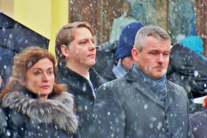 Ilustračný obrázok k článku Horúca téma zmluvy na odvoz sutín: Premiér ju príde do Prešova prebrať s primátorkou