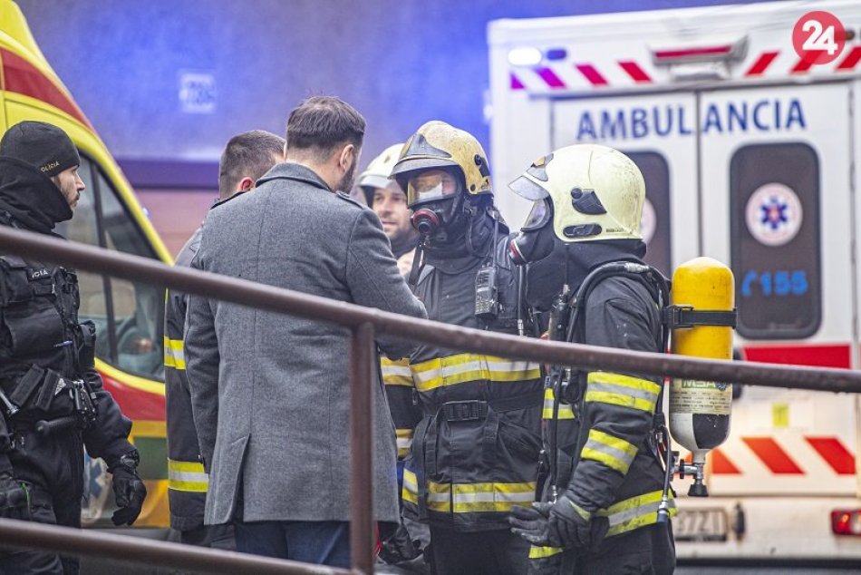 Ilustračný obrázok k článku V Bystrici horí vozidlo na zber odpadu: Zasahujú hasiči s dýchacími prístrojmi