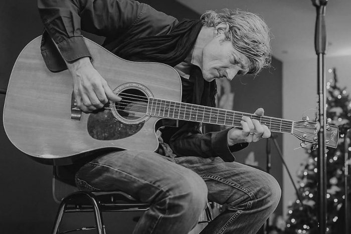 Ilustračný obrázok k článku Tipy na týždeň: Poseďte si po práci pri skvelej muzike! Bratislava bude plná koncertov