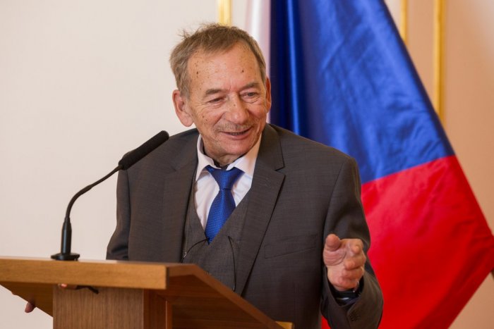 Ilustračný obrázok k článku Náhla smrť významného politika: Zomrel predseda českého Senátu