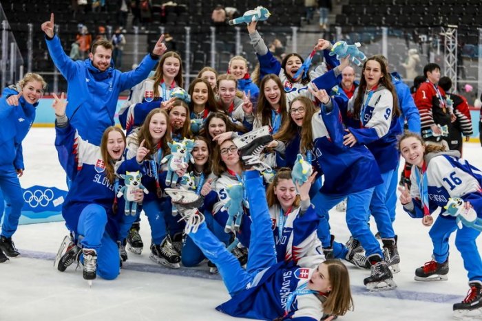 Ilustračný obrázok k článku Olympijský bronz mieri do Zámkov! Mladá hokejistka zabodovala v drese Slovenska