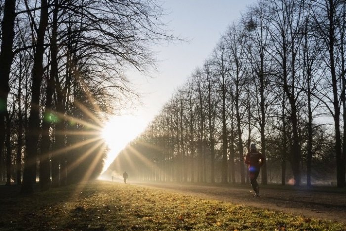Ilustračný obrázok k článku Počasie pripomína skôr jar, nie však nadlho: Prichádza OCHLADENIE, kedy dorazí?