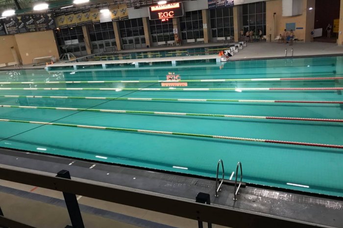 Ilustračný obrázok k článku Košičania sú zhrození! Kvôli špinavej vode na krytej plavárni rušia tréningy