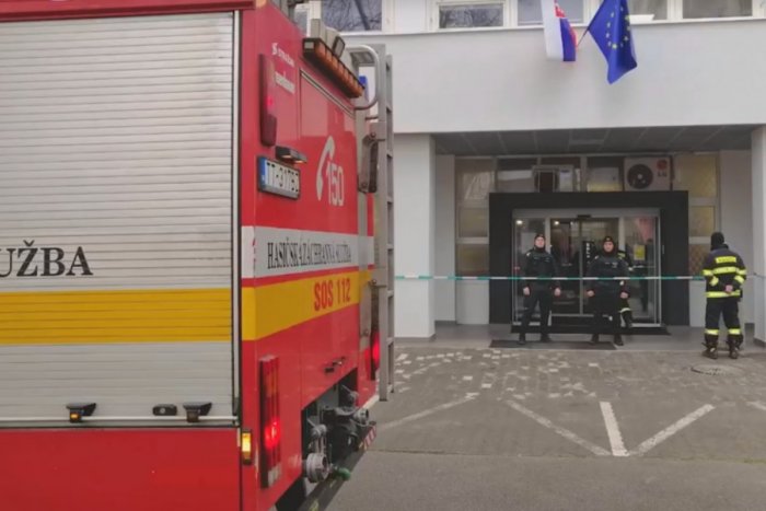 Ilustračný obrázok k článku Mladík (19) čelí vážnym obvineniam: Pre bombovú hrozbu museli evakuovať budovu súdu