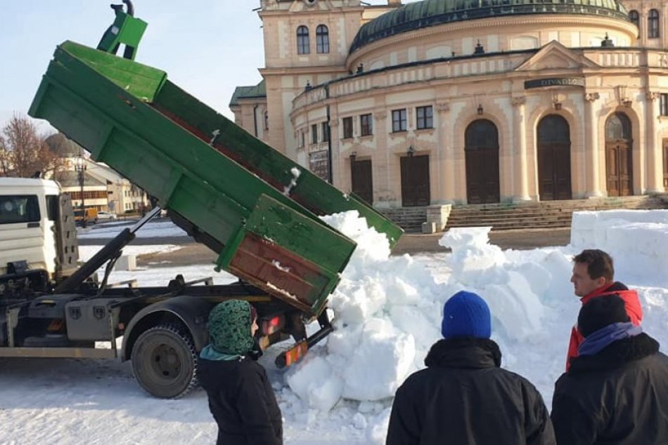 Ilustračný obrázok k článku Aj takto sa dá využiť voda z bazéna: V Spišskej vzniká atrakcia pre najmenších